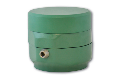 Kompaktsystem zur Wasserstands- und Wasserqualitätsmessung im Grund- und Oberflächenwasser, bestehend aus Datenlogger, 4G/LTE Modem und LC-Display.