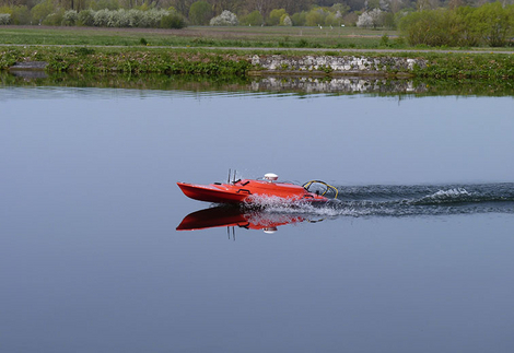 Geräteträger mit Funkfernbedienung für Fließgeschwindigkeiten bis 5m/s