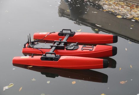 Motorbetriebener Geräteträger (Trimaran) mit Funkfernbedienung