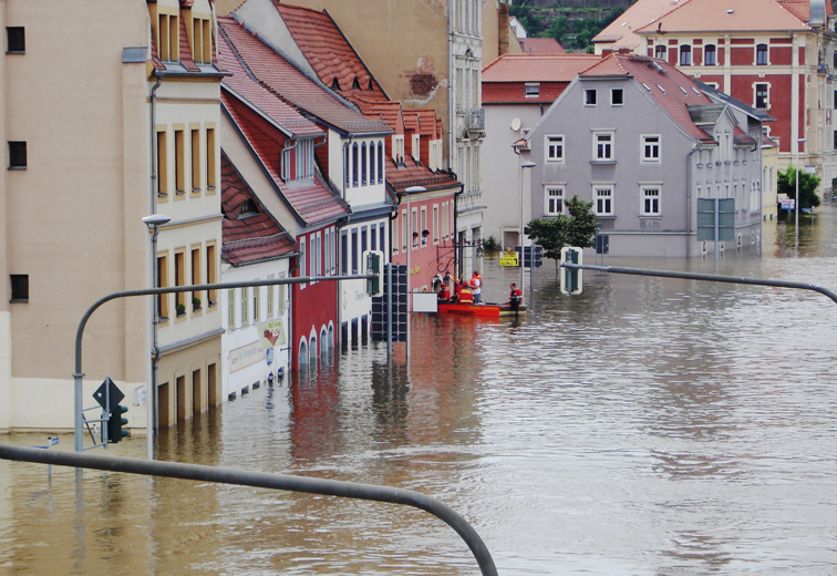 Auswertung von Videos zur Ermittlung der Oberflächengeschwindigkeit und des Durchflusses